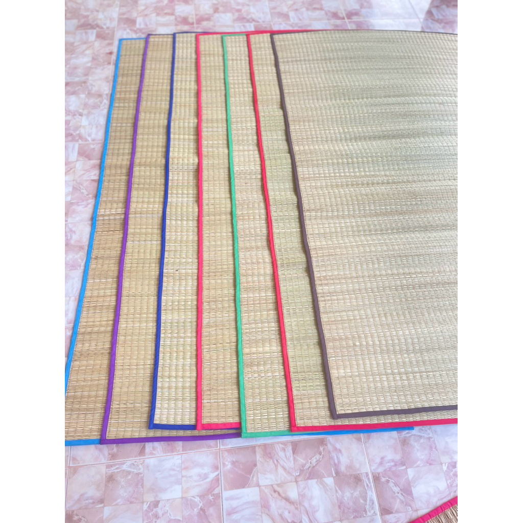 เสื่อทอมือแบบผีนสีธรรมชาติไม่มีลวดลายมีขอบขนาด100x190++ซม.