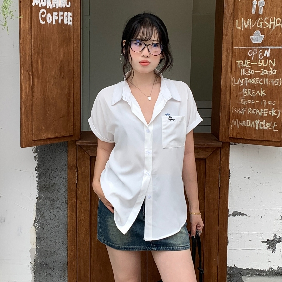 เสื้อยืดผู้หญิง เสื้อเชิ้ต สไตล์เกาหลี ทรงหลวม มีกระเป๋า1ใบในหน้าอก รูปแต่งโบว์ #020334