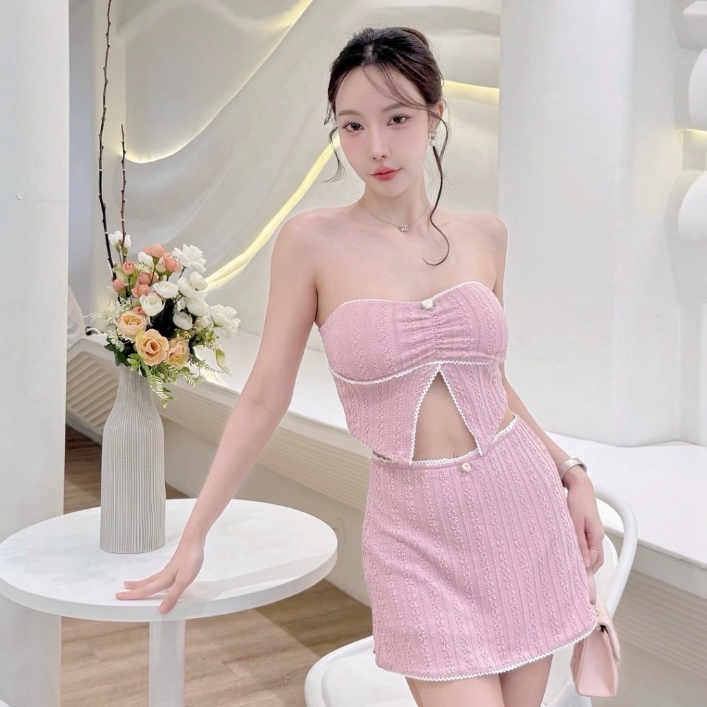 S24 -ชุดเซ็ต ผ้านิตทอลาย เสื้อเกาะอก + กระโปรงซับกางเกง ชุดเที่ยวน่ารัก