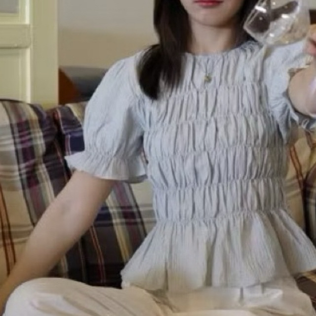 ju ne top/ ร้าน mon2sun สีฟ้า