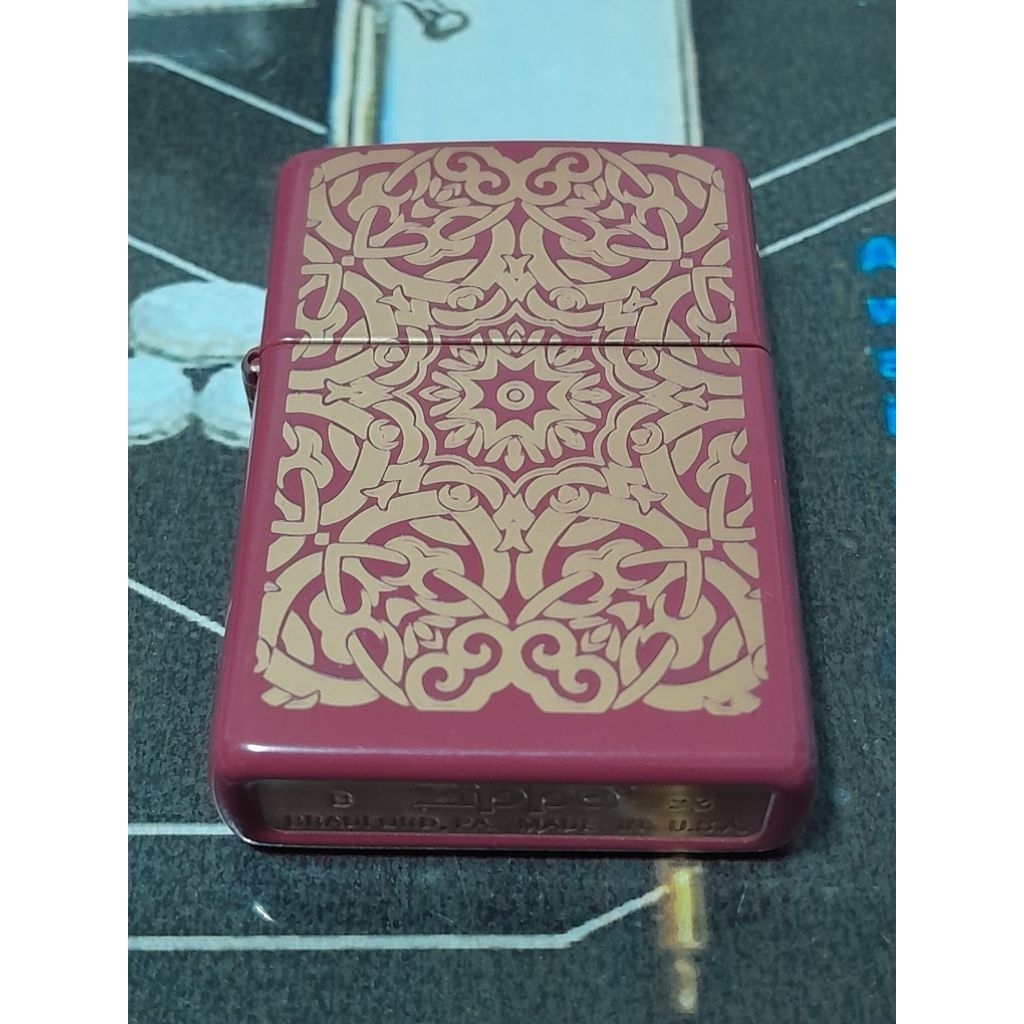 อะไหล่ถังนอก zippo สีแดงลายแบบเลเซอร์ ขนาดมาตรฐาน ของใหม่ไม่ผ่านการใช้งานรับประกันของแท้ เหมาะสำหรับ