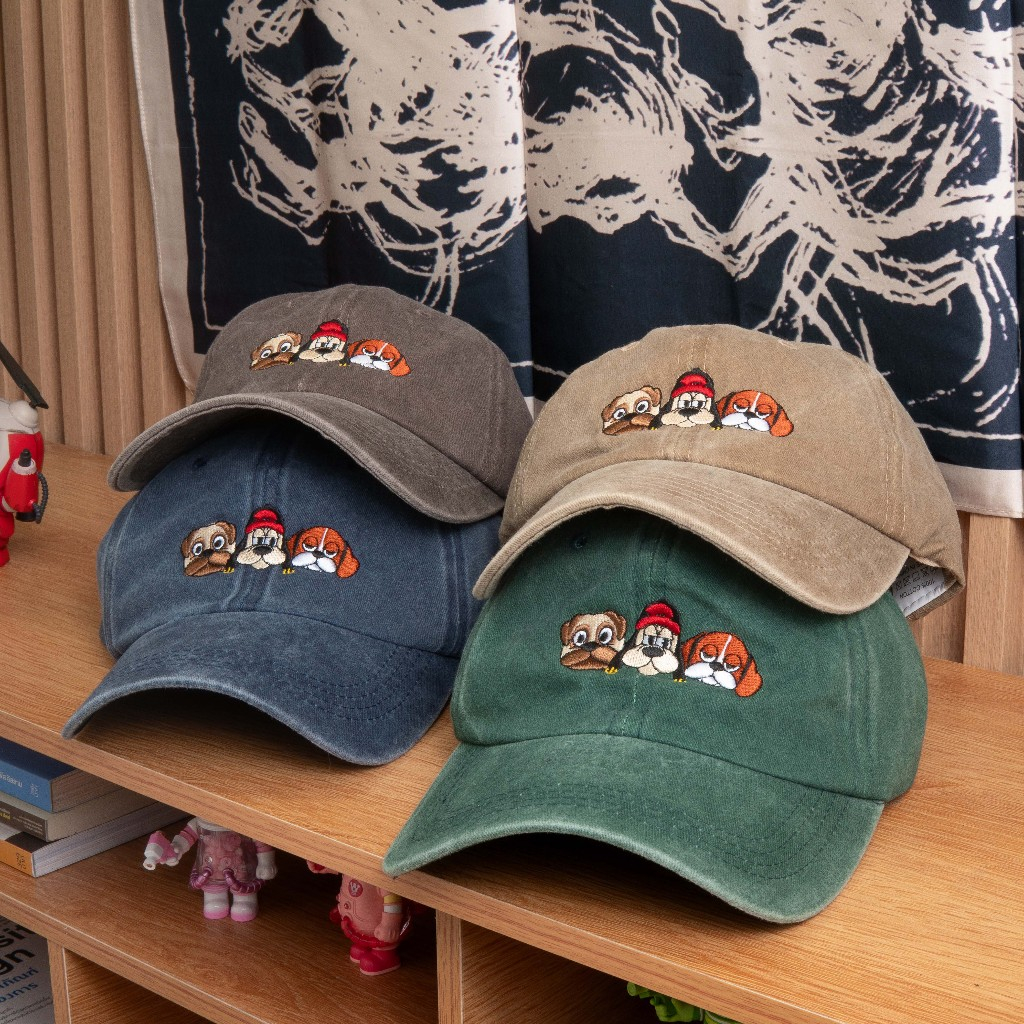 THOUGHT - หมวกแก็ป หมวกเบสบอล ปักลายสุนัข รุ่น The Doggo Trio Cap หมวกสีเฟด