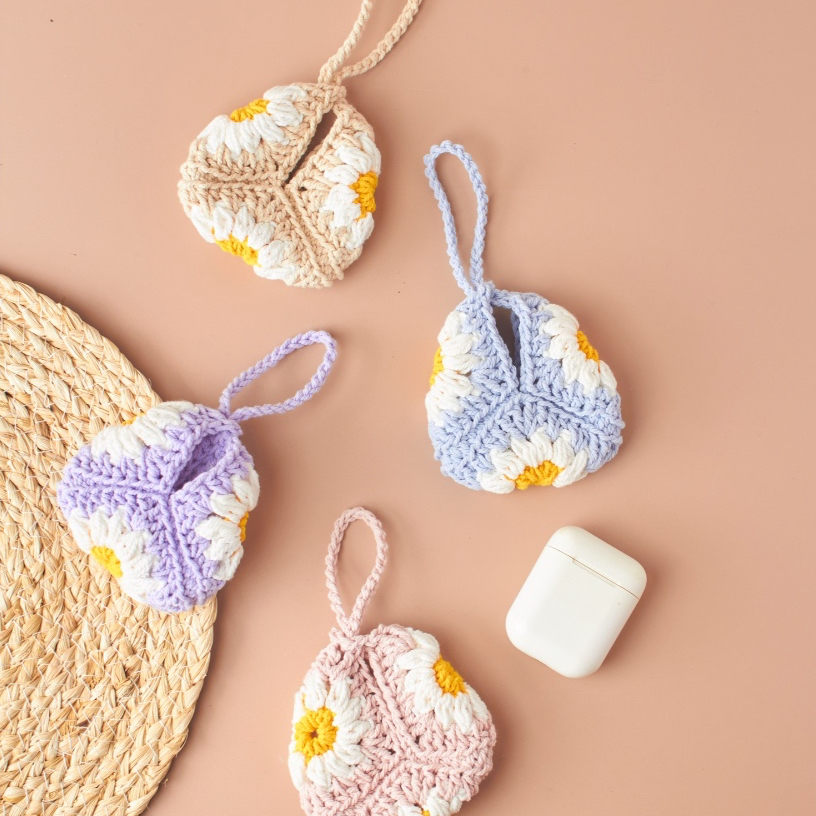 Vpada_sandals_ Air pod Bag DAISY Crochet Daisy Collection