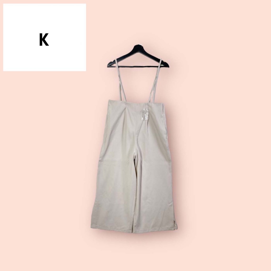 เอี๊ยม K ผ้าคอตต้อนผสมโพลี ไซด์ -  F  อก Free เอว32 สะโพก40 ยาว49 นิ้ว  ทรงสวยน่ารัก ทรงหมี  ซิบข้าง