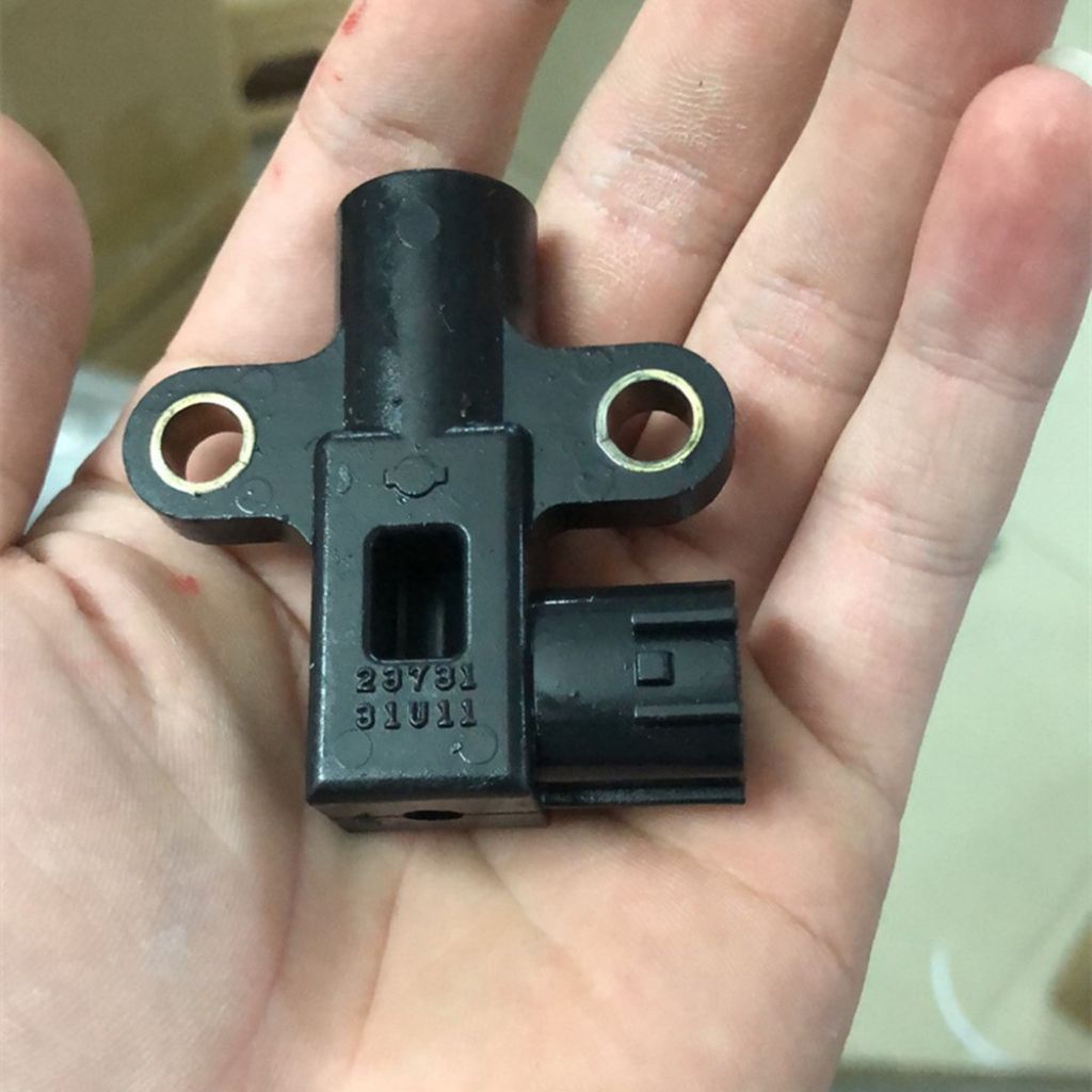 Crankshaft Position Sensor เซ็นเซอร์เพลาข้อเหวี่ยง เซ็นเซอร์หน้าเครื่อง Nissan Cefiro A32 / A33