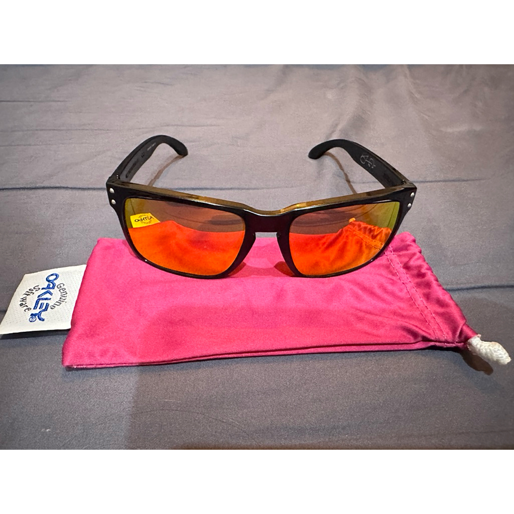 แว่นกันแดดOakley แท้เลนส์ทดแทน