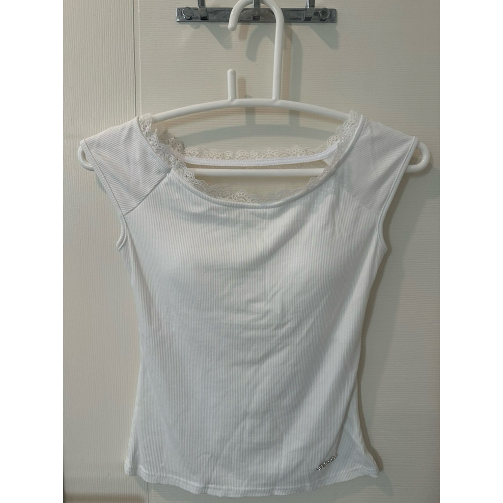 เสื้อปาดไหล่ลูกไม้ 23Begins ด้านหลังซีทรู ดีเทลไข่มุก