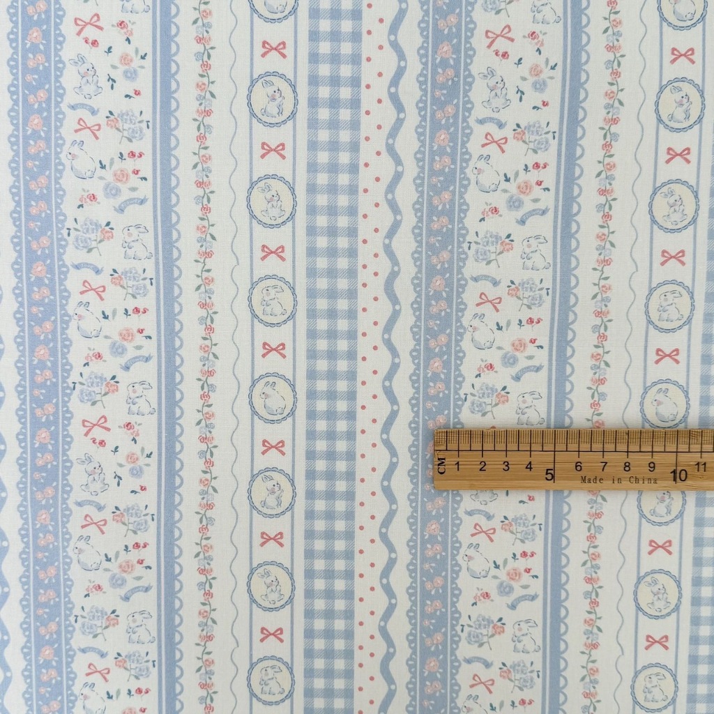 ผ้าคอตตอน 100% cotton poplin  ตัดขายเป็นเมตร หน้ากว้าง 145 เซนติเมตร ลาย Rabbit bow flower