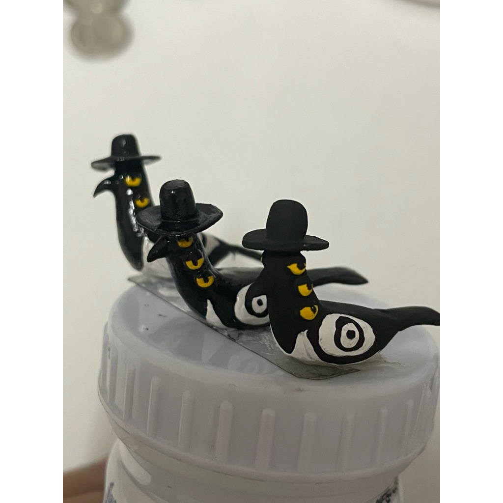 (ดินปั้น) k pop demon hunter handmade ตัวละครนก ติดโทรศัพท์ โมเดล art toy ตั้งโต๊ะ ขนาด 2X2 เซนติเมต