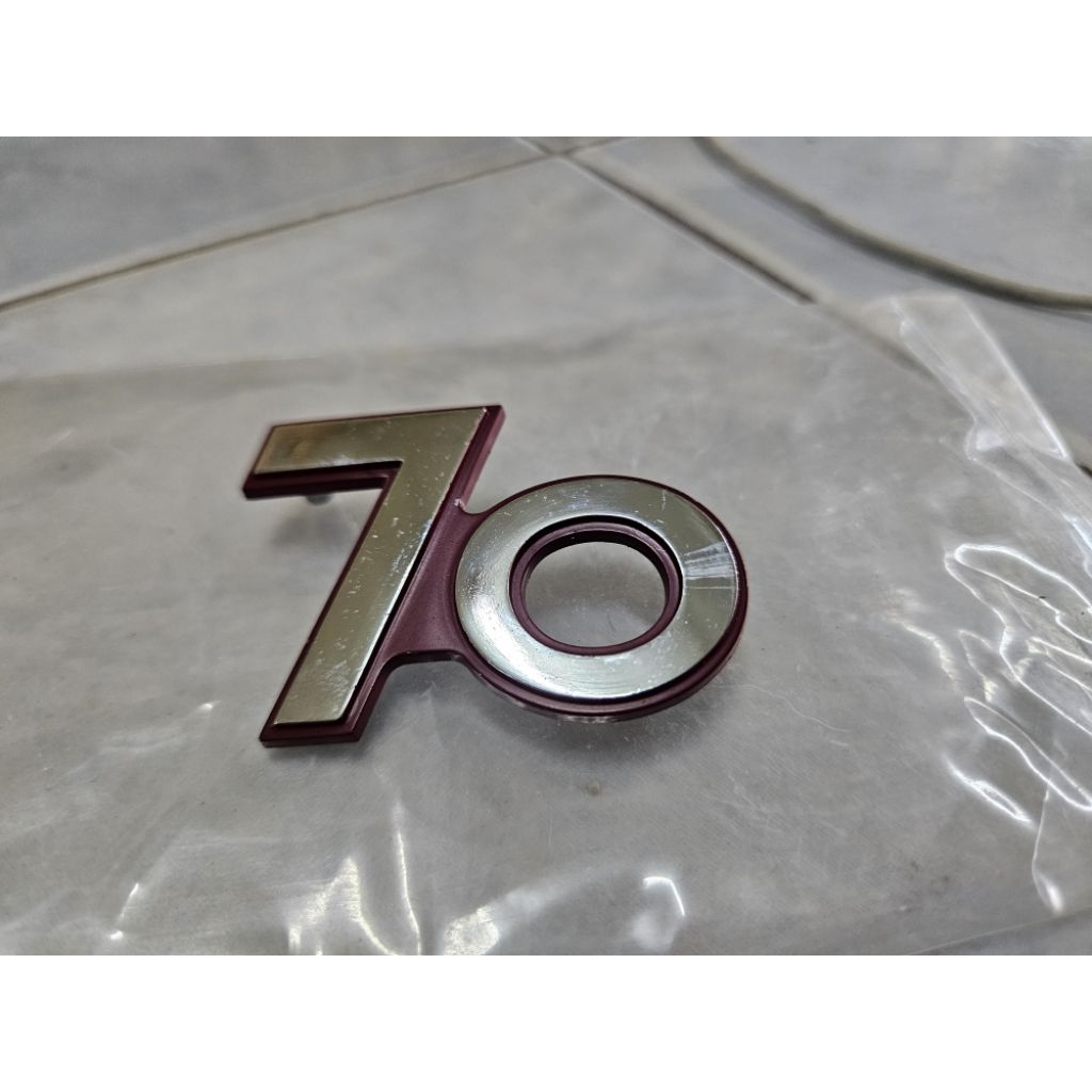 โลโก้ พลาสติก บังลม 70 แท้ใหม่ญี่ปุ่น Suzuki FR70 F70 A70