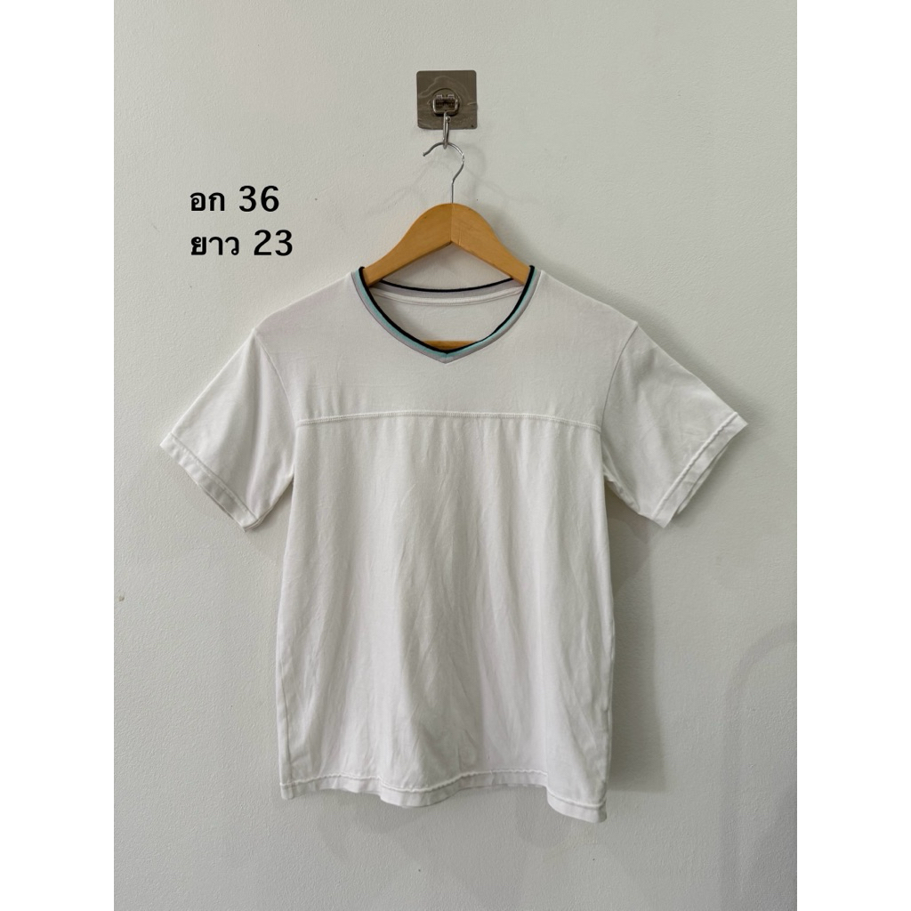 เสื้อยืดคอวีสีขาว uniqlo airism