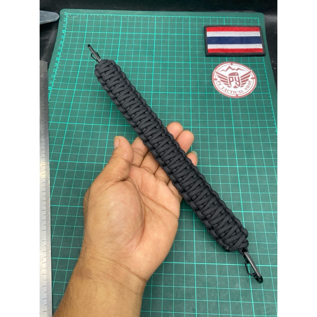 สายอเนกประสงค์ ถักเชือก paracord 4mm.ใช้เกี่ยวอุปกรณ์ต่างๆเช่นกระเป๋า ความยาว30cm กว้าง3cm.หนา1.3cm.