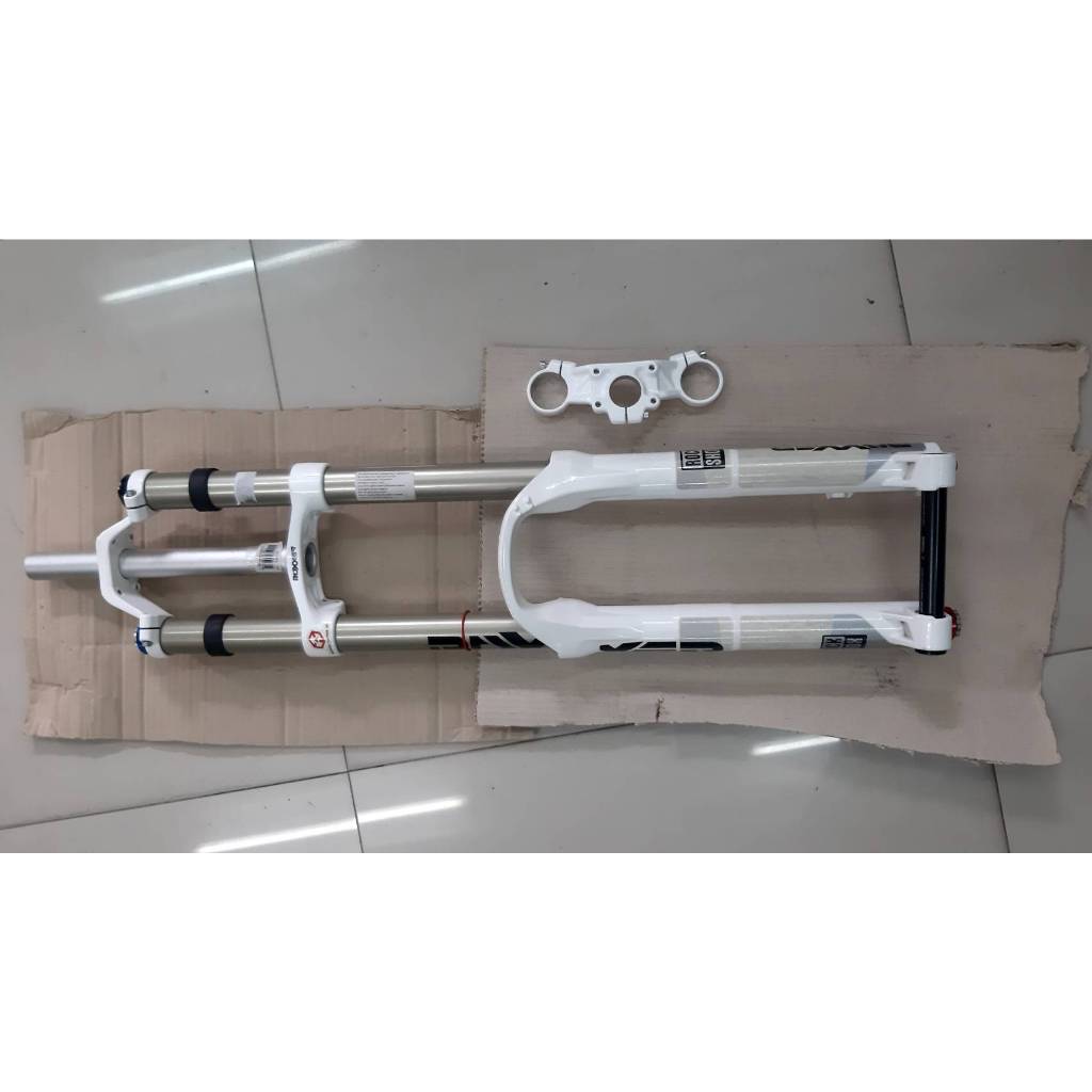 โช๊ค ROCKSHOX BOXXER WC 200 SA MC DH WHT SHT/TL CRN