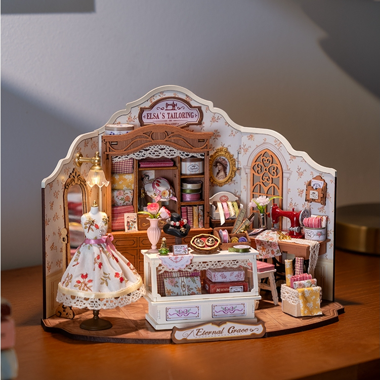 [ส่งด่วน กทม.] ร้านตัดชุด บ้านตุ๊กตา DIY ประกอบเอง Elsa's Tailoring ประกอบง่าย Rolife DG178