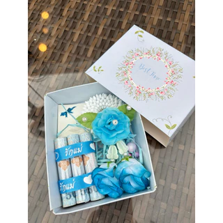 กล่องมาลัยจิ๋ว พร้อมช่องใส่ธนบัตรแบบม้วน3ใบ แถมฟรีการ์ดวันแม่กล่องสไลด์ฟ้า