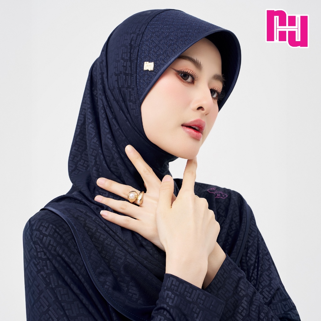 NUH MONOGRAM ผ้าคลุมสวมสำเร็จ – ทรงหัวแข็งยืด