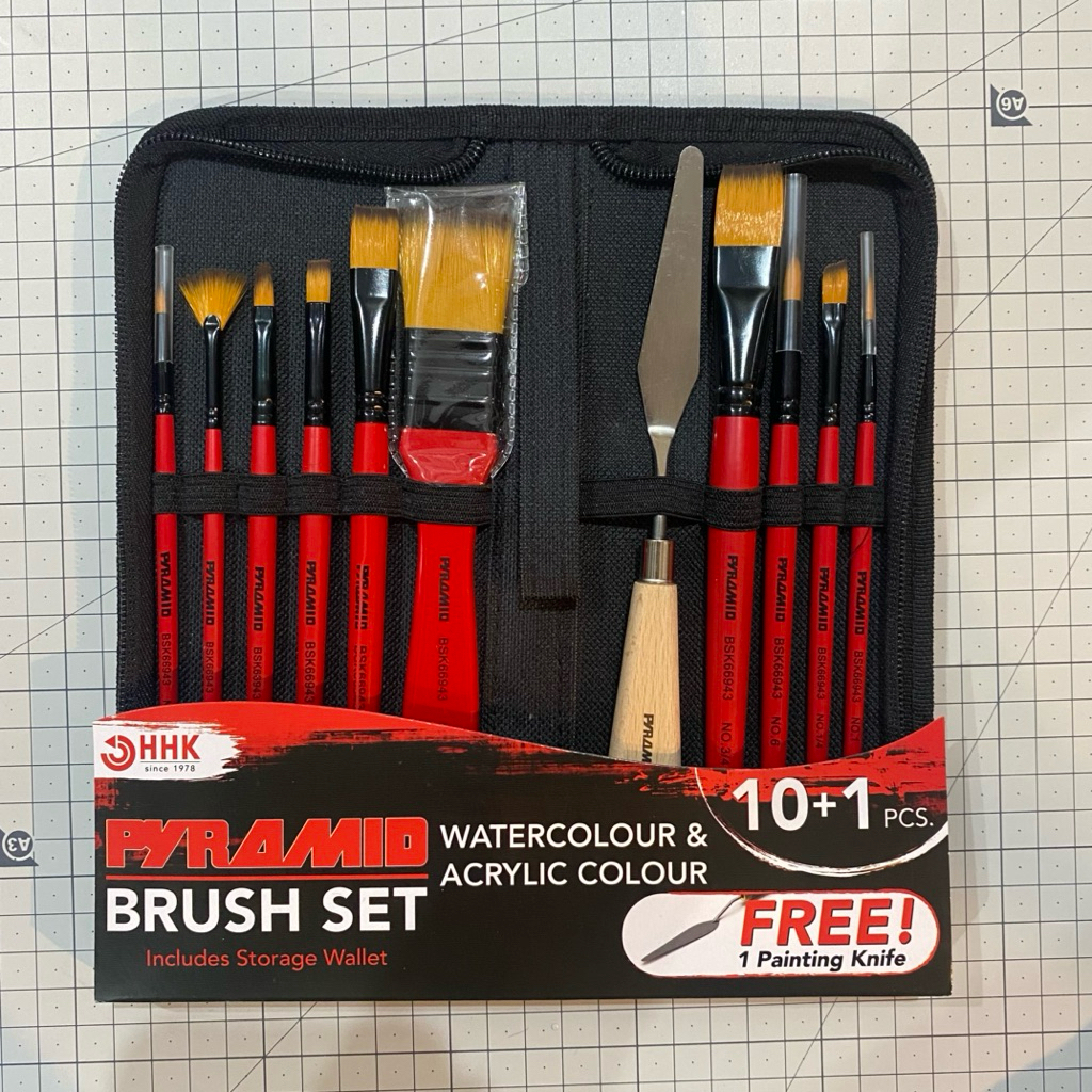Pyramid ชุดพู่กันและแปรง 10 ด้าม + เกรียงผสมสี 1 อัน พิเศษกระเป๋าเก็บพู่กัน