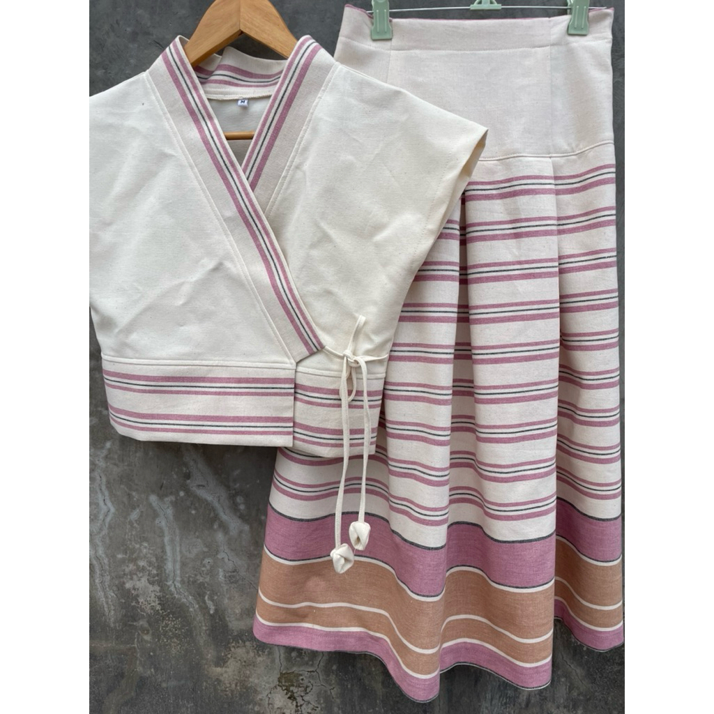 เซตเสื้อกระโปรงทวีต ผ้าอัดกาว อัพเดทล่าสุด (1สิงหาคม 2568)