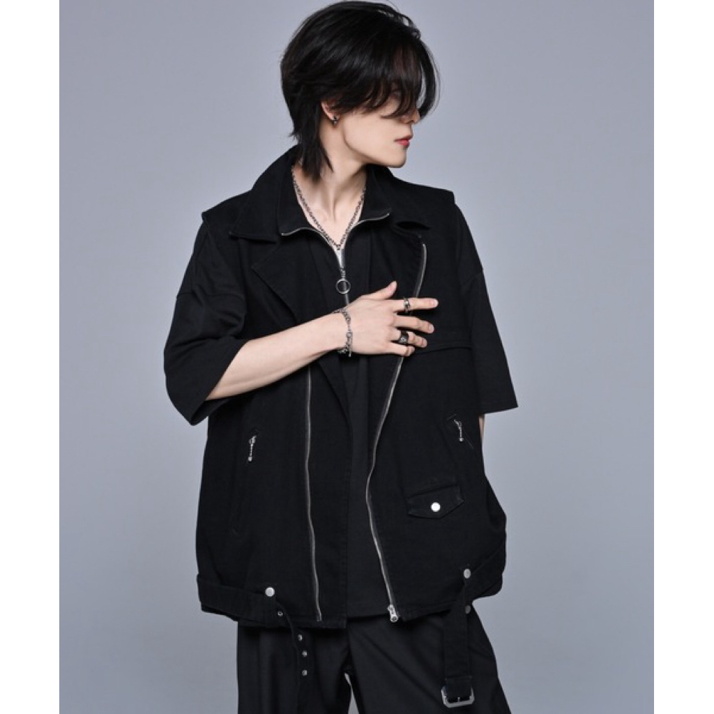 แบรนด์ ADRER แท้💯 จากญี่ปุ่น เสื้อกั๊ก สีดำผ้ายีนส์สีสวยมาก มือ1ตัดป้าย ตัดอะไหล่ด้านหลัง ใส่ได้ทั้ง