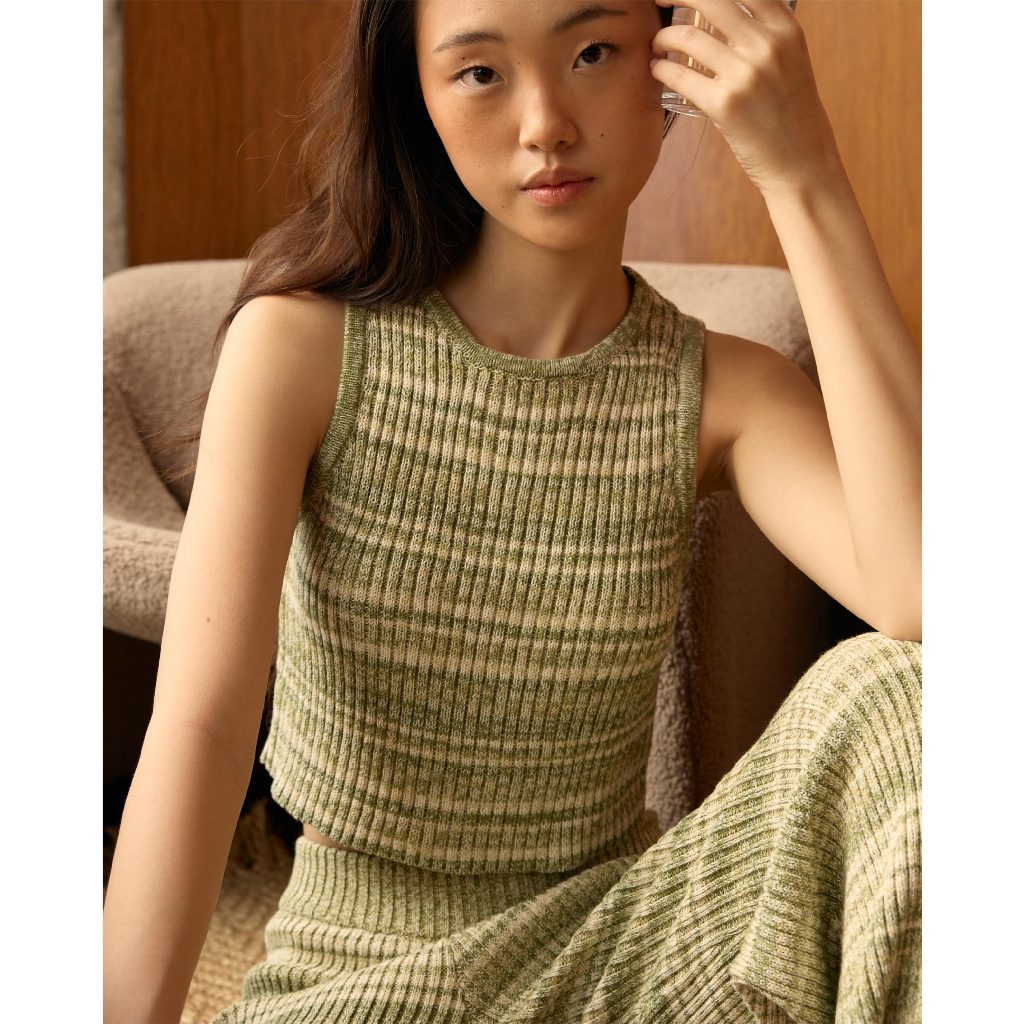 knitCircle - LEAF Tank top (5 สี) เสื้อกล้ามไหมพรมถักทรงครอปเล็กน้อย ทอไล่สีแบบแนวนอน texture ลายทอนิตแนวตั้ง ใส่สบาย