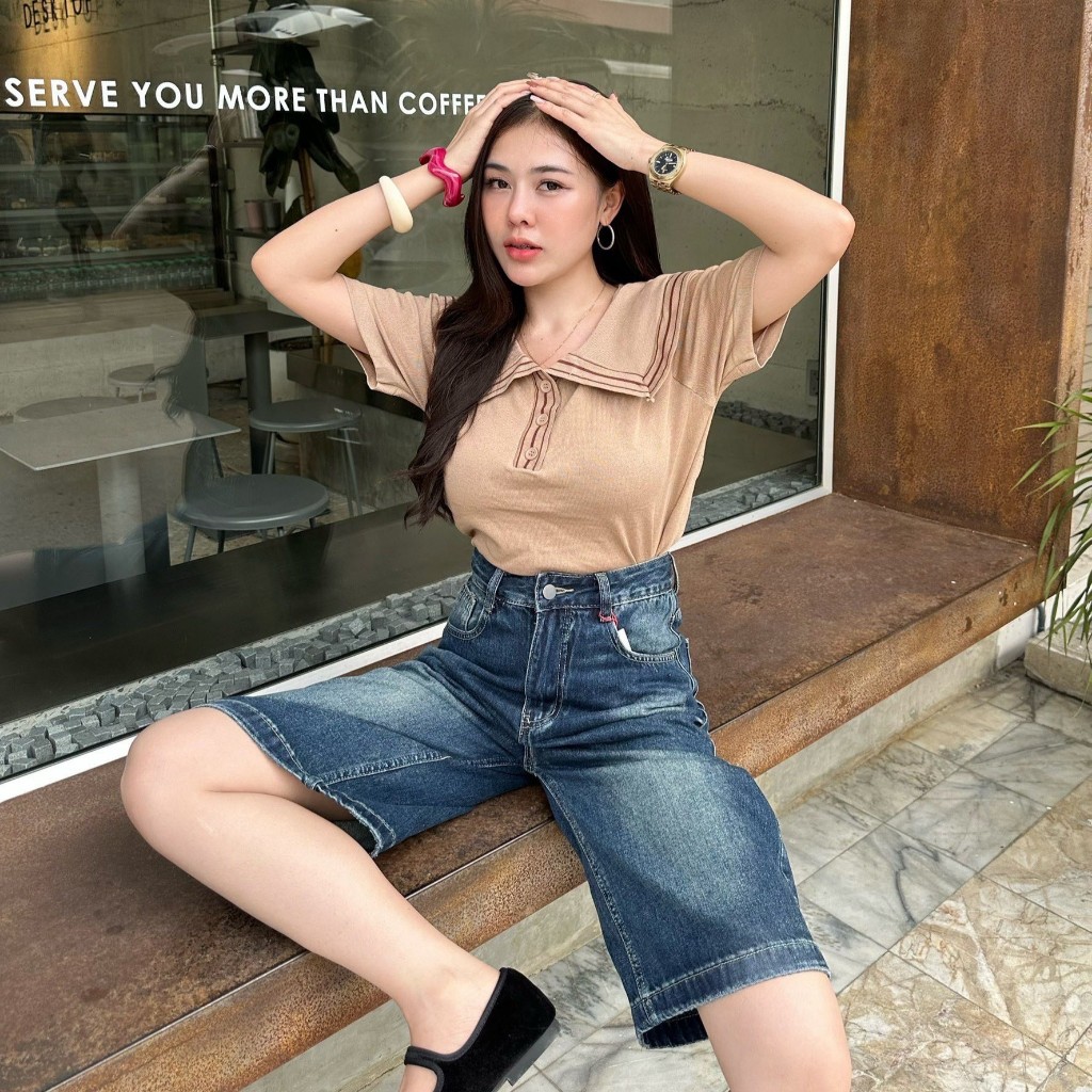 🌈MesubShop🌈เสื้อคอโปโล กระดุมแต่ง ปกคอลายทางแต่งแถบ ผ้าไหมพรม ผ้ายืดหยุ่นตามตัว เรียบหรูดูแพงสุด รุ่น ดราม่า