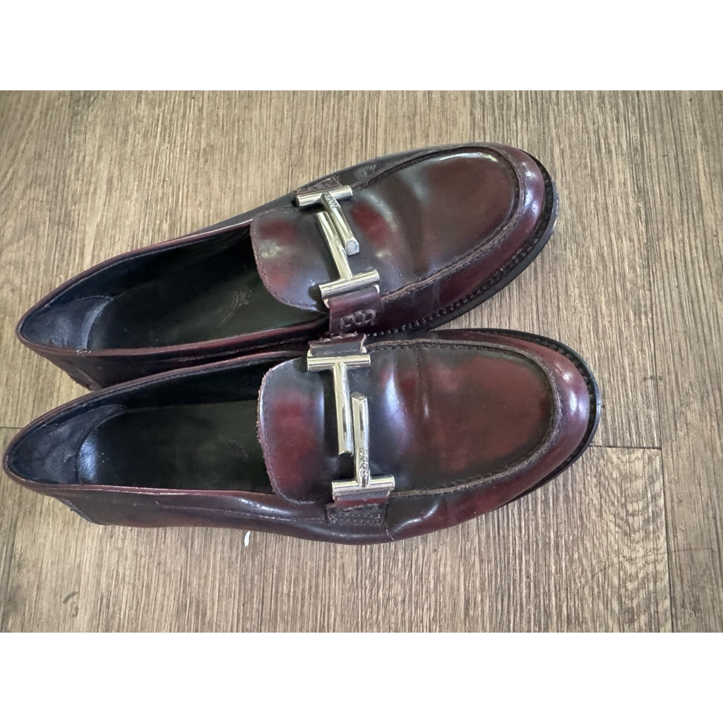 รองเท้า Tod’s ของแท้ สภาพนางฟ้า สีน้ำตาลแดง burgundy