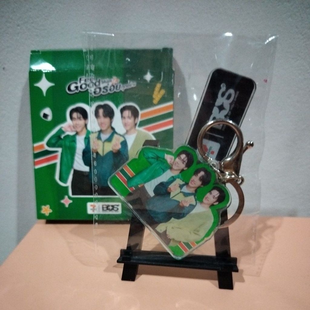 🇹🇭 Bus x 7 Eleven พวงกุญแจ BUS Because of you I shine ทีมสตรอง เขียว แท้💚 Feel good ได้บ่อย อร่อยทุก