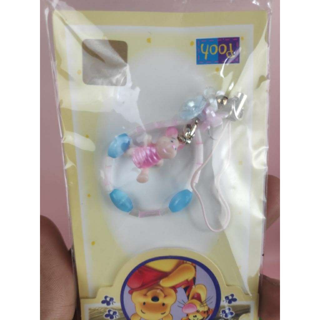 พวงกุญแจ พิกเล็ต piglet Winnie the Pooh 😊 ความสุขคือการสัมผัส ไม่ใช่นึกถึง 😊