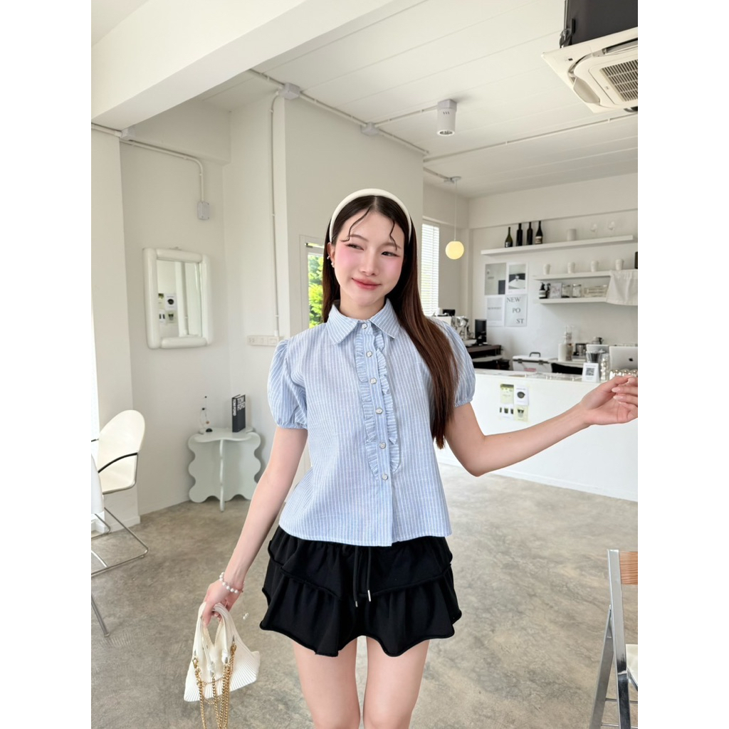 Tothemoon เสื้อเชิ้ตแขนพองลายริ้ว แต่งระบายกระดุม