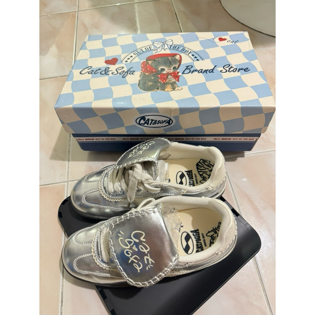 cat and sofa รุ่น Niche มือสองเหมือนใหม่