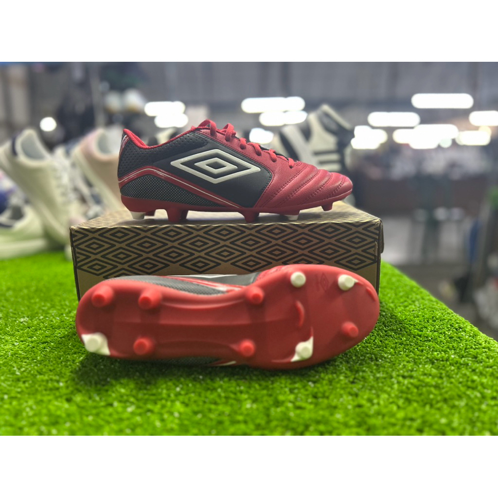{รับประกันสินค้าของแท้100%} รองเท้าฟุตบอลสตั๊ด Umbro Classico XII FG Red/Black