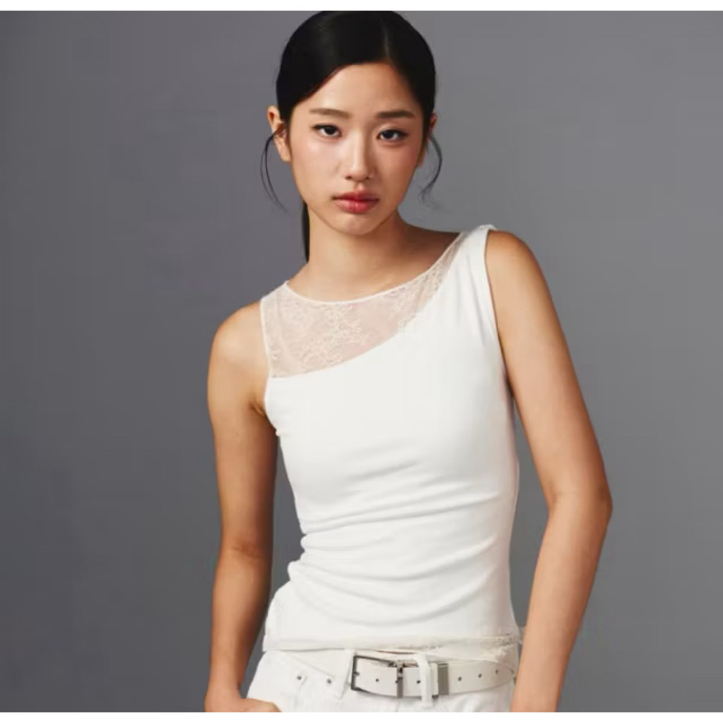 STUDIO UKNOWN - Ada Lace Top เสื้อแขนกุดตกแต่งดีเทล ลูกไม้ช่วงไหล่และชายเสื้อ