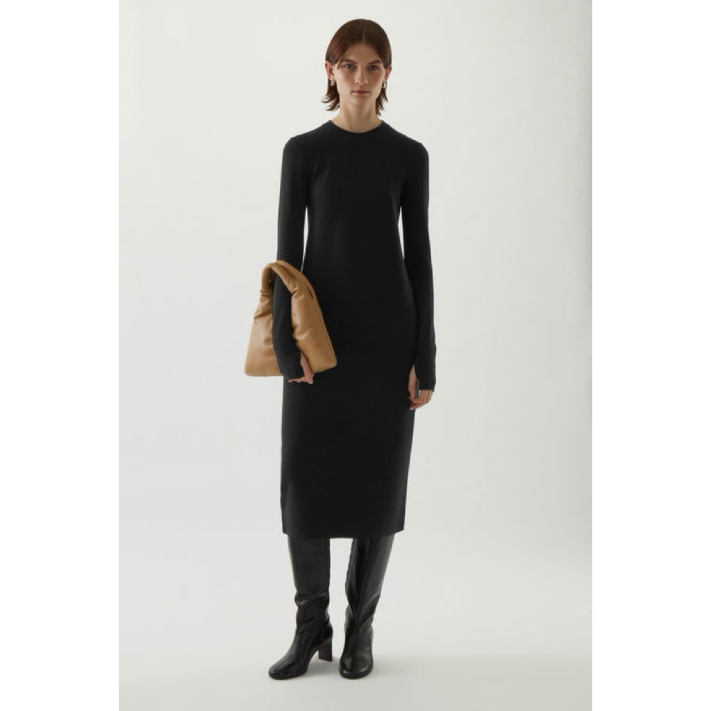 Cos เดรสดำยาวทรงเข้ารูป