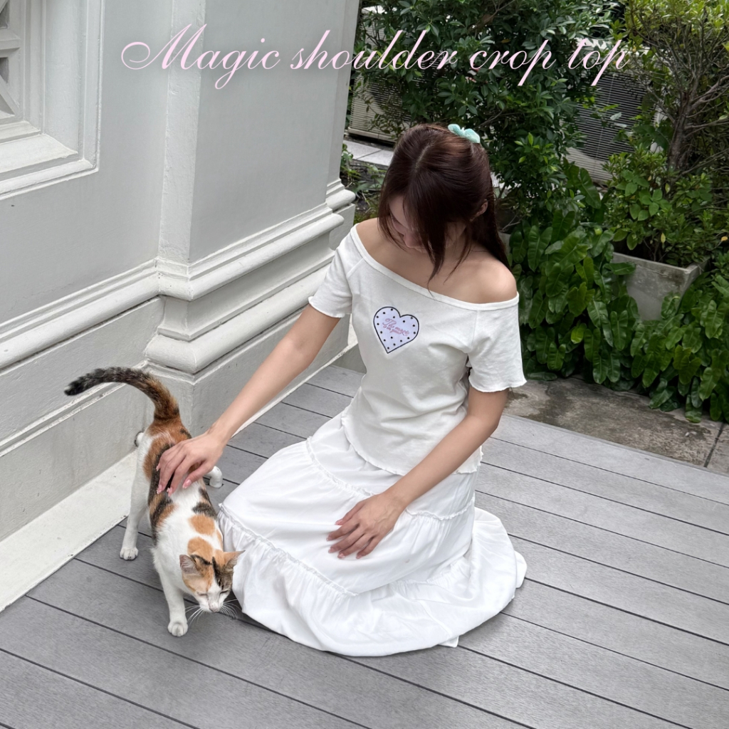 Magic  shoulder crop top เสื้อปาดไหล่งานปัก