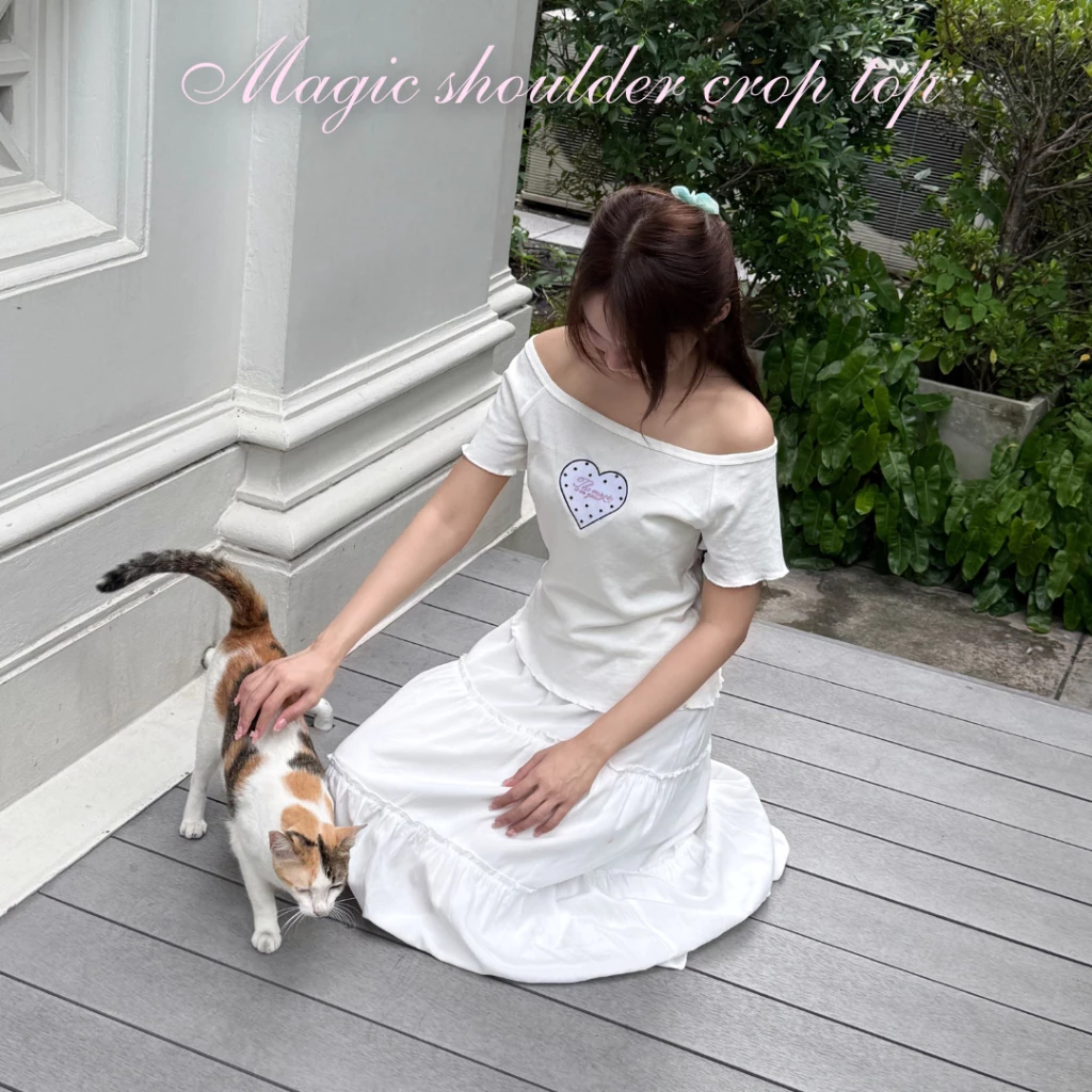 Magic shoulder crop top เสื้อปาดไหล่งานปัก