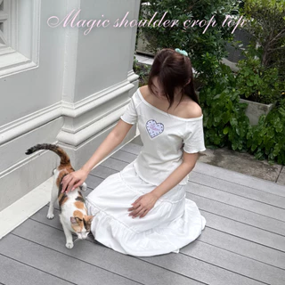 Magic shoulder crop top เสื้อปาดไหล่งานปัก