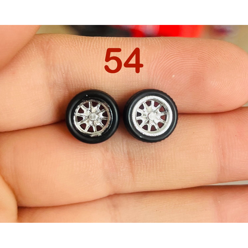 อะไหล่ล้อโมเดลรถเหล็ก สเกลขนาด1:64 ยางหนา5.3มม. เส้นผ่าศูนย์กลางล้อ10.4มม. ความยาวก้าน31.3มม.