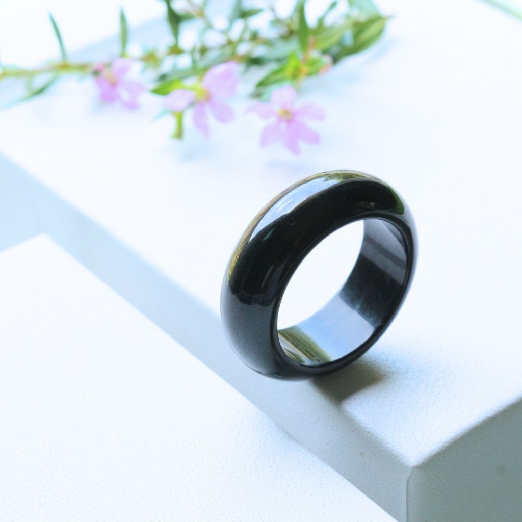 แหวนหยกดำหยกพม่าแท้สีธรรมชาติทรงเกลี้ยงหน้ากว้าง size 56 mm