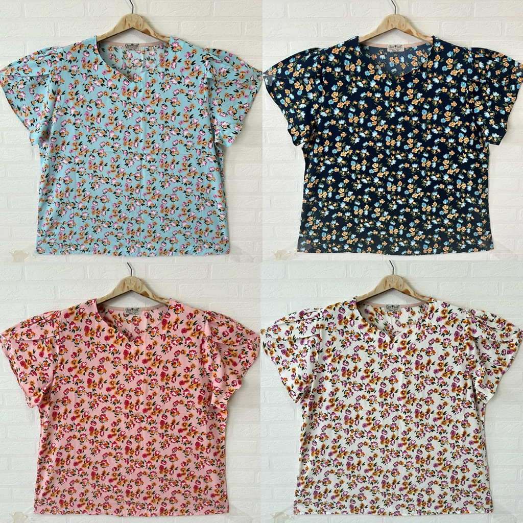 เสื้อคอเว้า แขนกลีบบัว ลายดอกเล็ก ผ้าไหมอิตาลี อก48-50 นิ้ว