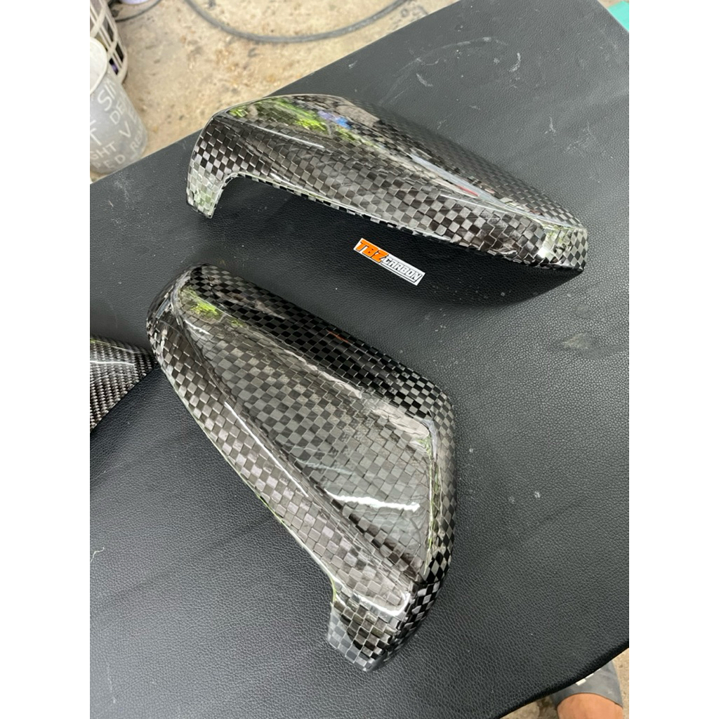 ฝาครอบกระจก Isuzu Dmax,MuX  ปี 2020-2025  เพียวคาร์บอนแท้แวคคัม