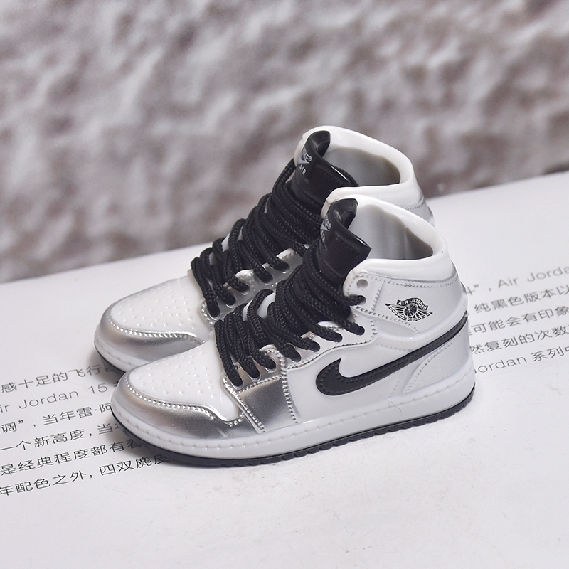 โมเดลรองเท้า/รองเท้ามินิสําหรับตุ๊กตาบาร์บี้ / ลาบูบู 17ซม/รองเท้าlabubu/เท่ หล่อ น่ารัก - รูปที่ 7