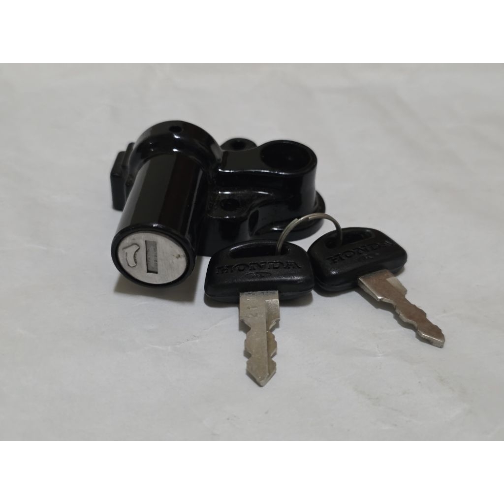 ล็อคเบาะ Honda​ C700-900 แท้​ใหม่​