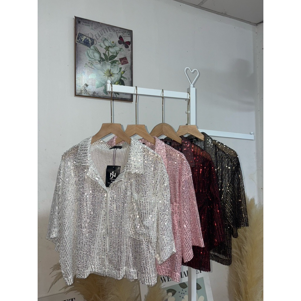 เสื้อเชิ้ตแขนสั้นทรงครอปผ้าเลื่อม