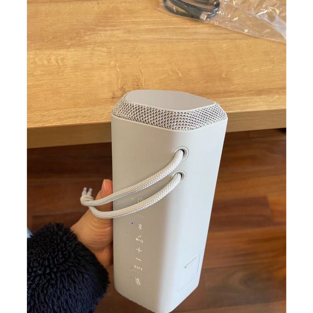 95%new Sony SRS-XE200 ลำโพงบลูทูธพกพา | X-Balanced | IP67 กันน้ำ | สีเงิน