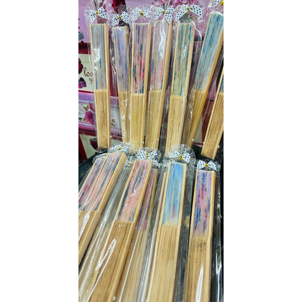พัดไม้ไผ่ พร้อมใส่ถุงติดโบว์ พัดจีนไม้ไผ่แฟนผู้หญิง ของชำร่วย เครื่องประดับตกแต่งบ้าน – โปรปัง