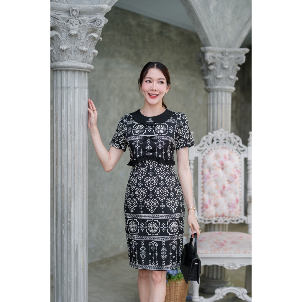 T0041ชุดเดรสคอบัวกั๊กแต่งลูกไม้มีเชือกน่ารักลายพระราชทาน