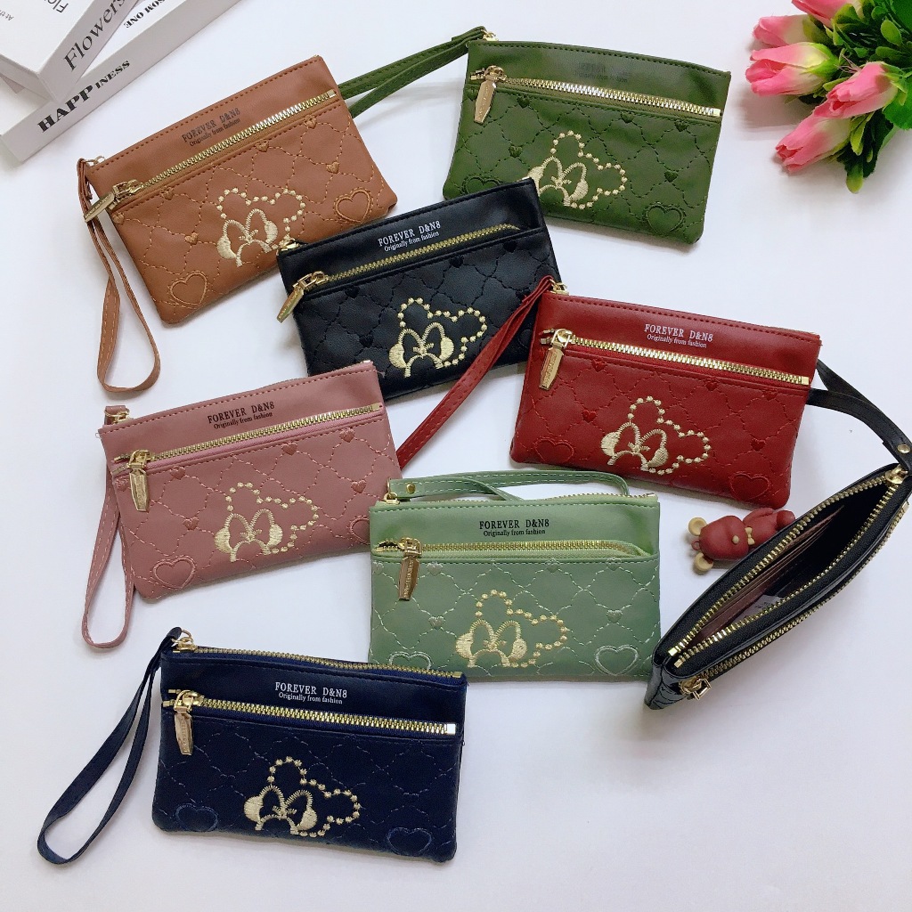 QB7#กระเป๋าคล้องมือ กระเป๋าใส่เหรียญผู้หญิง กระเป๋าสตางค์ รุ่นใหม่2ชิปใบกลาง งานหนังพียู ปักลายเพิ่มความสวยงาม ขนาด16 ชม