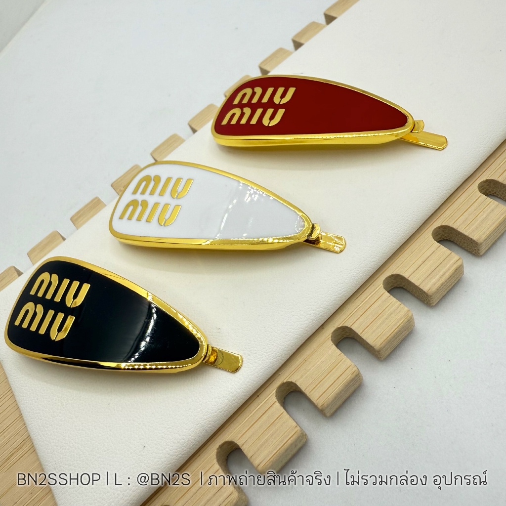 M Engraved-logo Enamel Hair clip กิ๊บหนีบผม ตัวแบนงานเลเซอร์แบรนด์ด้านหลัง มี 3 สีให้เลือก