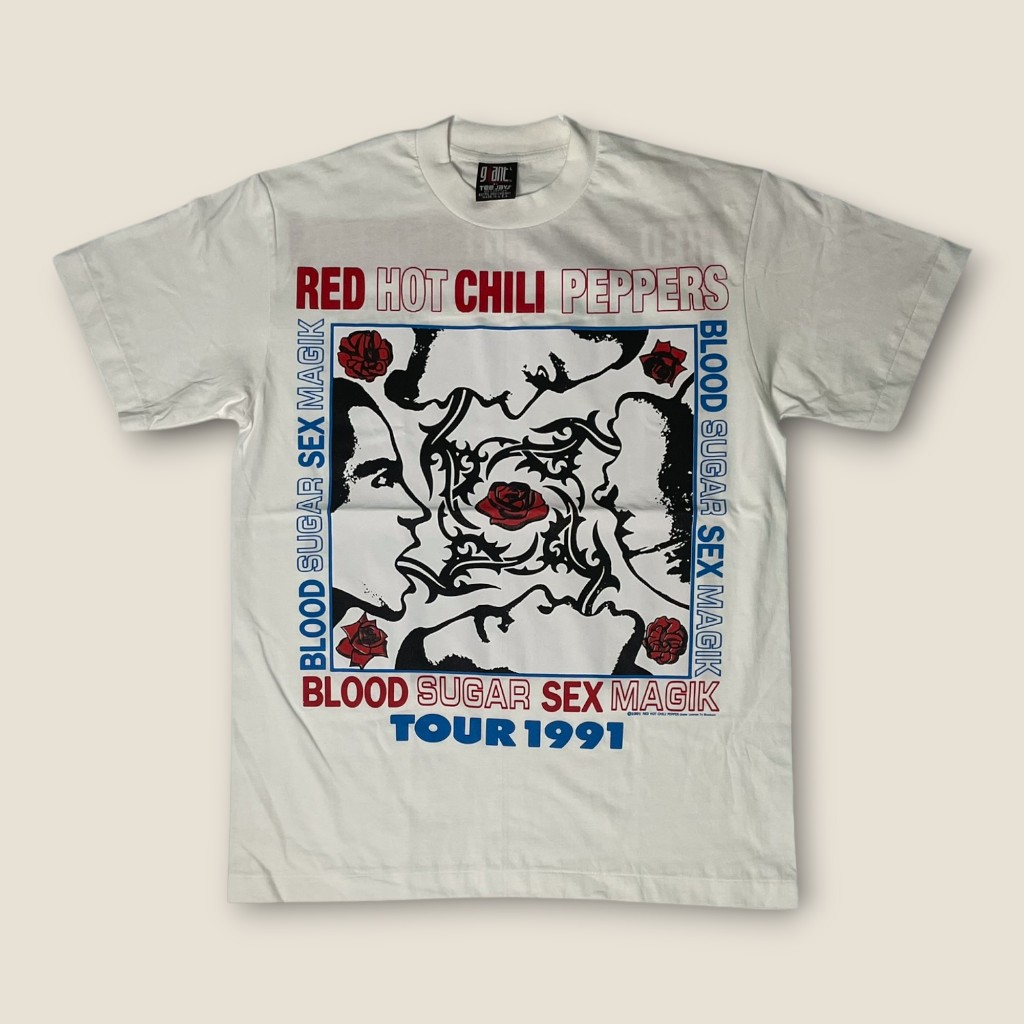 เสื้อวงRed Hot Chili Peppers สีขาวผ้าเฟด สไตล์วินเทจ สกรีนหน้าหลัง (M/L/XL)