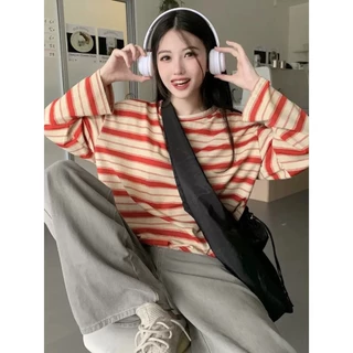 เสื้อยืดคอกลมแขนยาวลายทางสำหรับผู้หญิง ทรงหลวมสบาย ๆ ผ่าข้าง